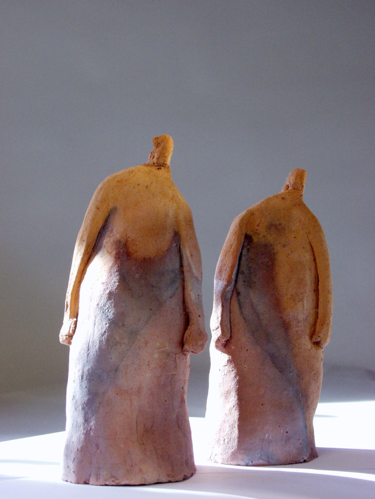 Les deux sœurs sculpture terre de Garonne de  Philippe Doberset