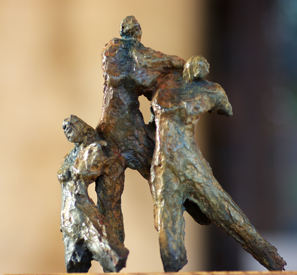 Les trois grâces. Sculpture en bronze de Philippe Doberset