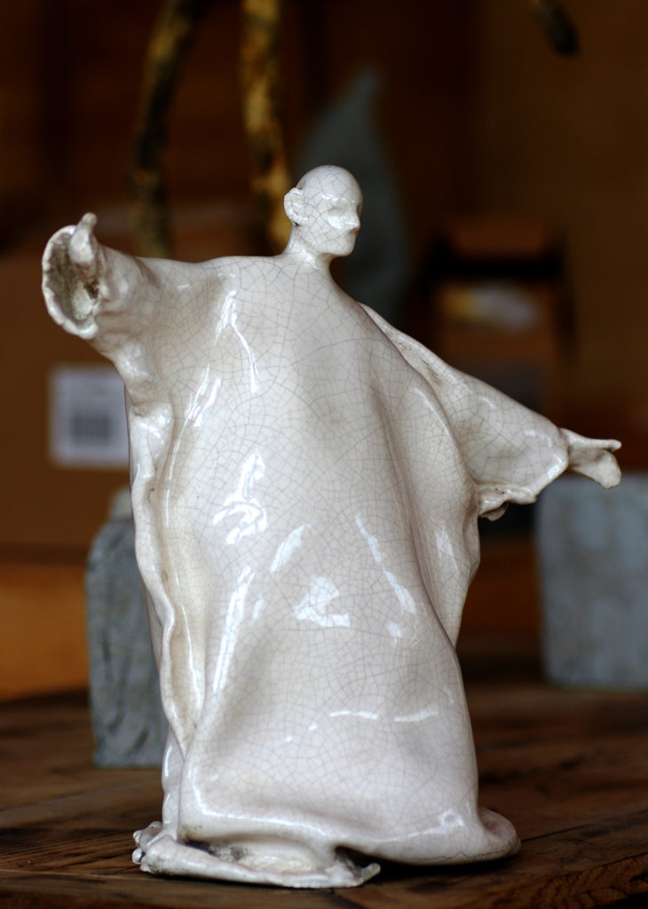 L'aveugle sculpture en céramique de Philippe Doberset