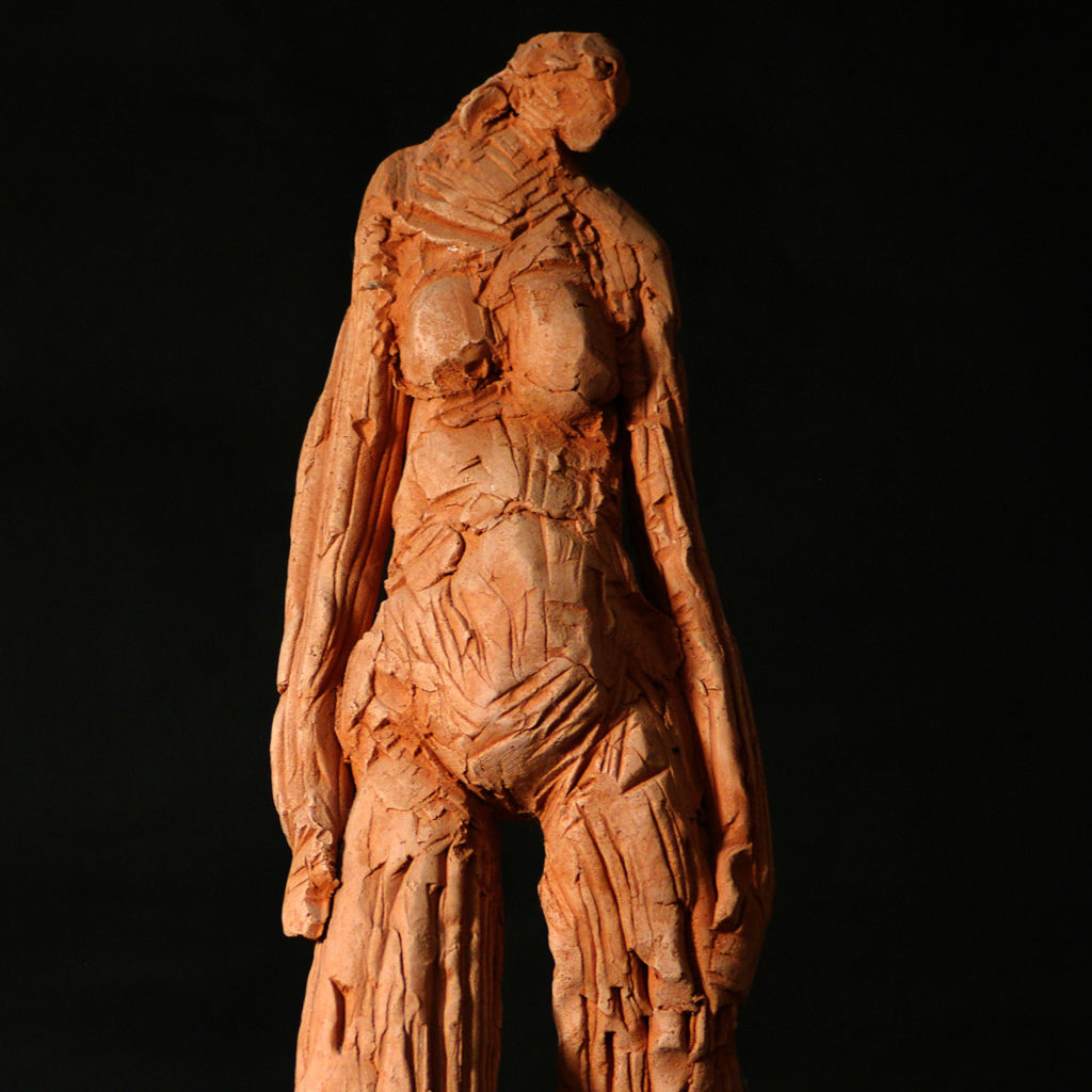 Personnage en terre cuite. Sculpture de Philippe Doberset