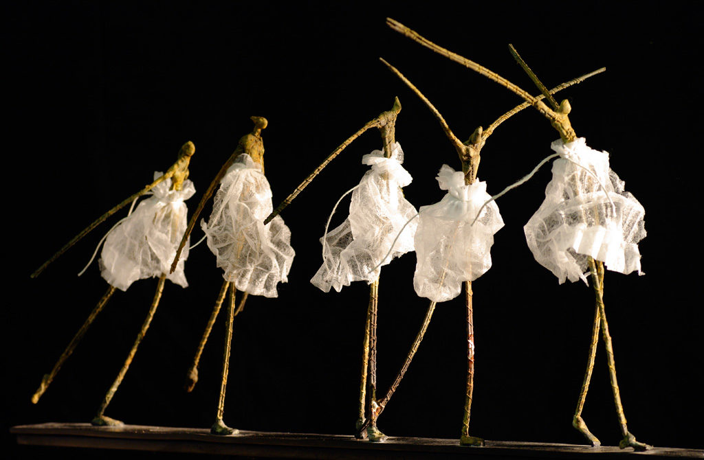 Cinq danseuses sculpture en bronze et tarlatane de Philippe Doberset