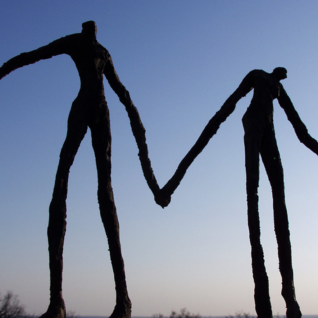 Deux personnages en ciment Sculpture de Philippe Doberset