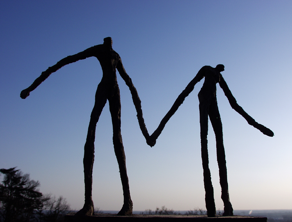 Couple de danseurs. sculpture en béton de Philippe Doberset