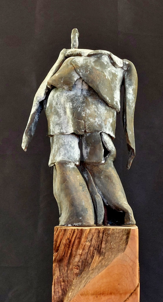 personnage en terre cuite de la série Pachy. Sculpture de Philippe Dobersets