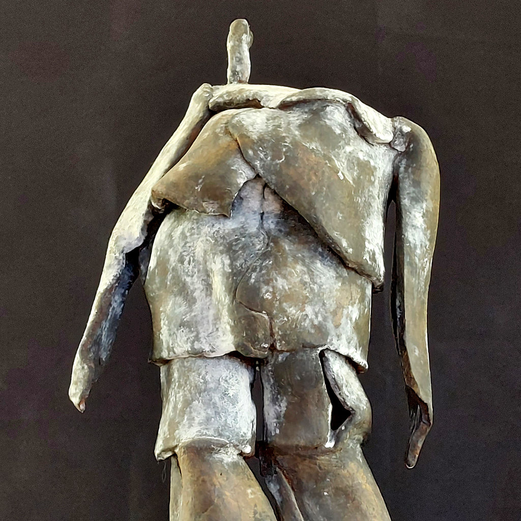 personnage en terre cuite de la série Pachy. Sculpture de Philippe Doberset