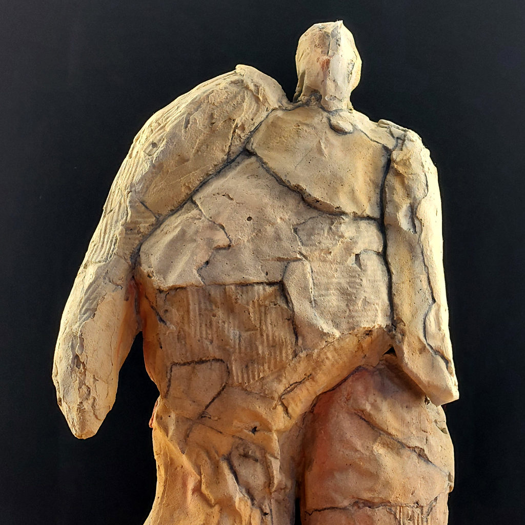 Personnage en ciment polychrome. Sculpture de Philippe Doberset