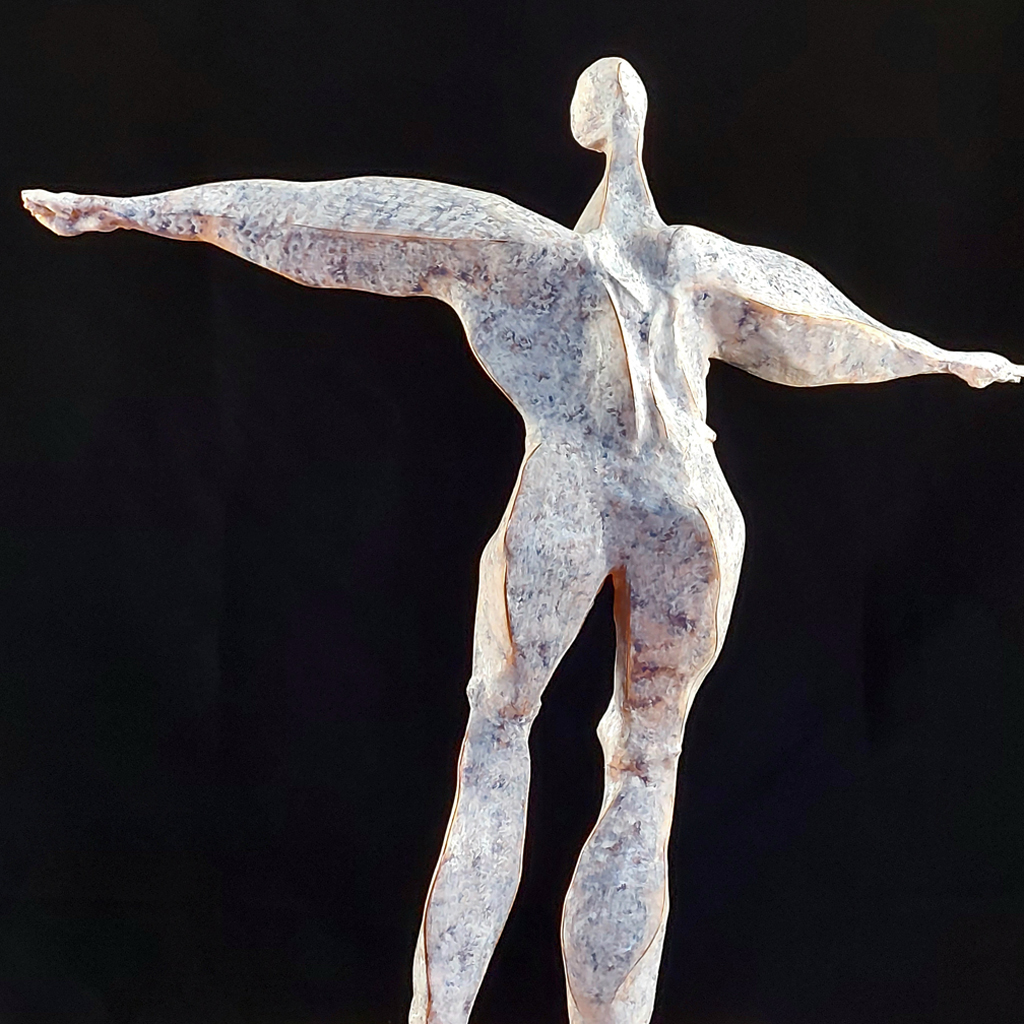 Exos bras ouverts sculpture polychrome de Philippe Doberset