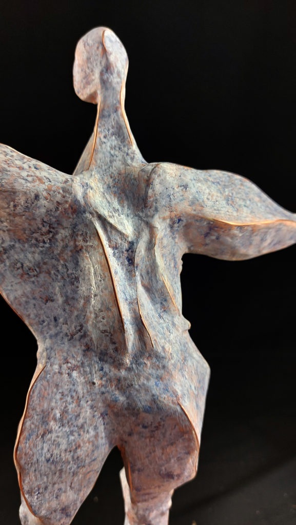 Exos bras ouverts sculpture polychrome de Philippe Doberset
