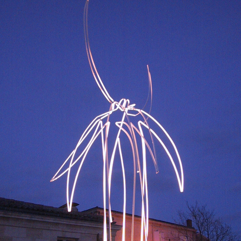 Quatre personnages en fil d'acier. Sculpture de Philippe Doberset