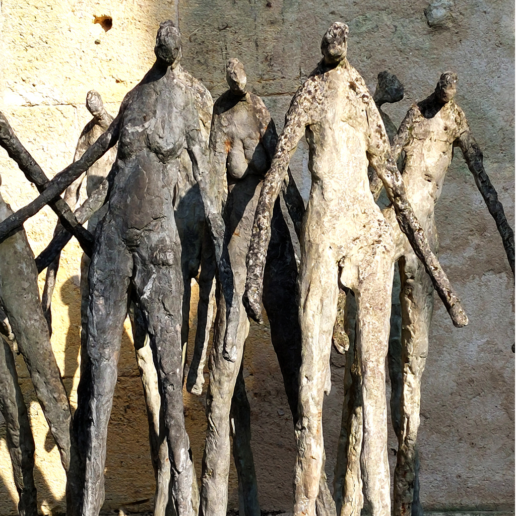 Les passants du Tourne